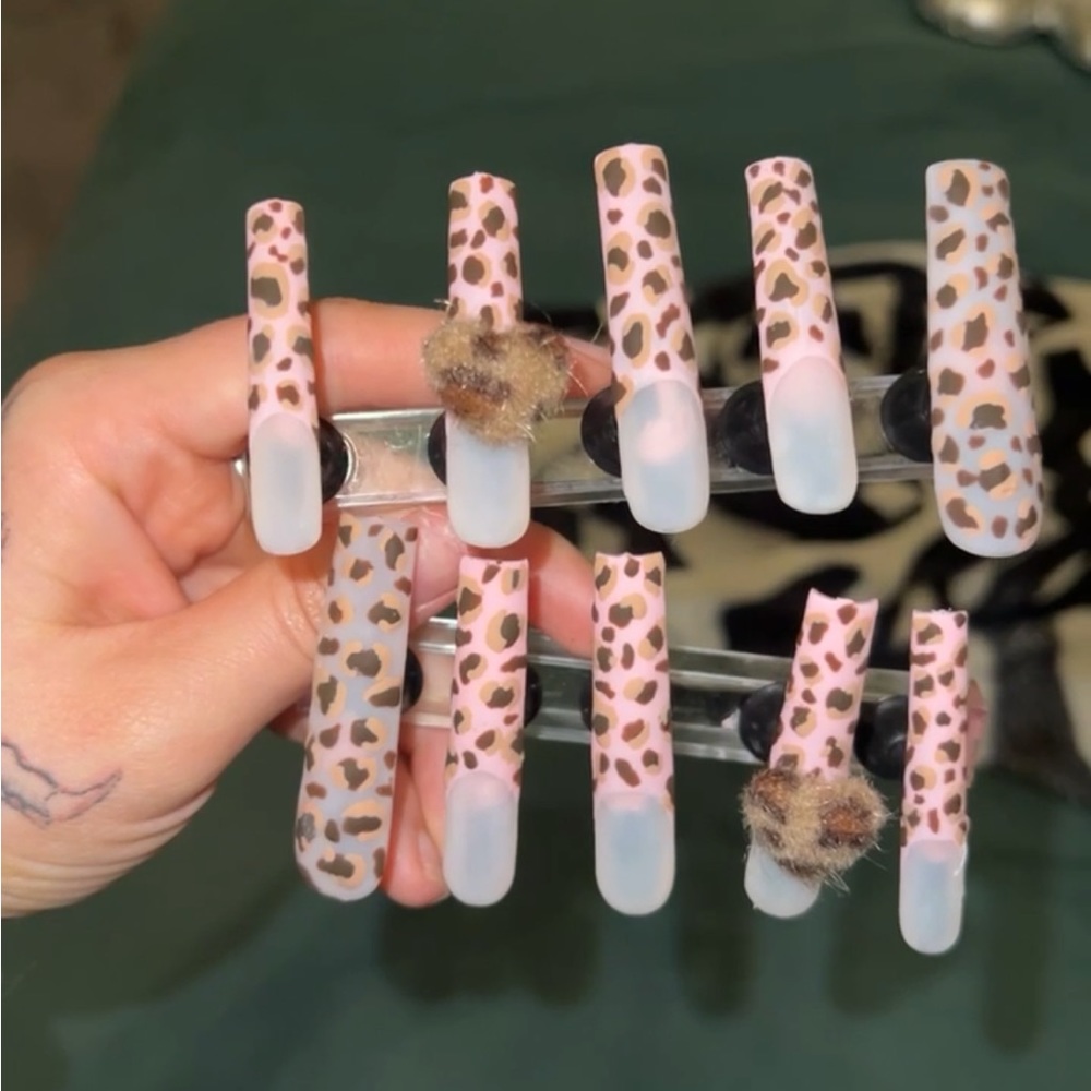 Cheetah pink press on nails